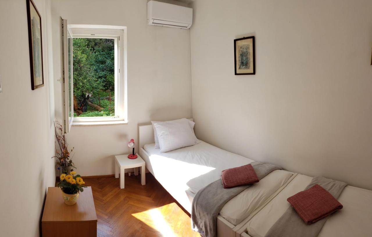 Pine Tree Apartment Дубровник Екстер'єр фото